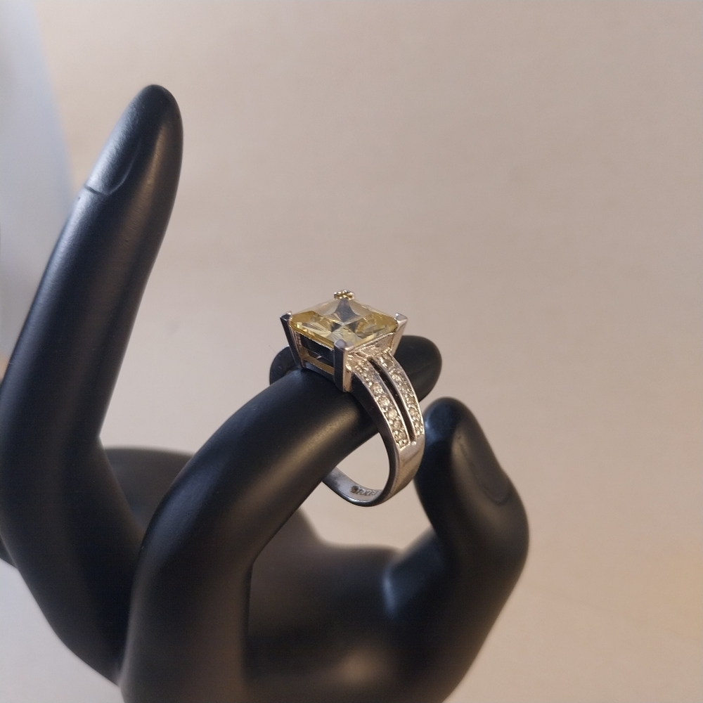 18 KGF  and Yellow Gemstone Ring - Picture 4 of 15